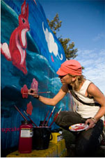 dolores cupcake painting mural live at splendour. photo by alberto sanchez